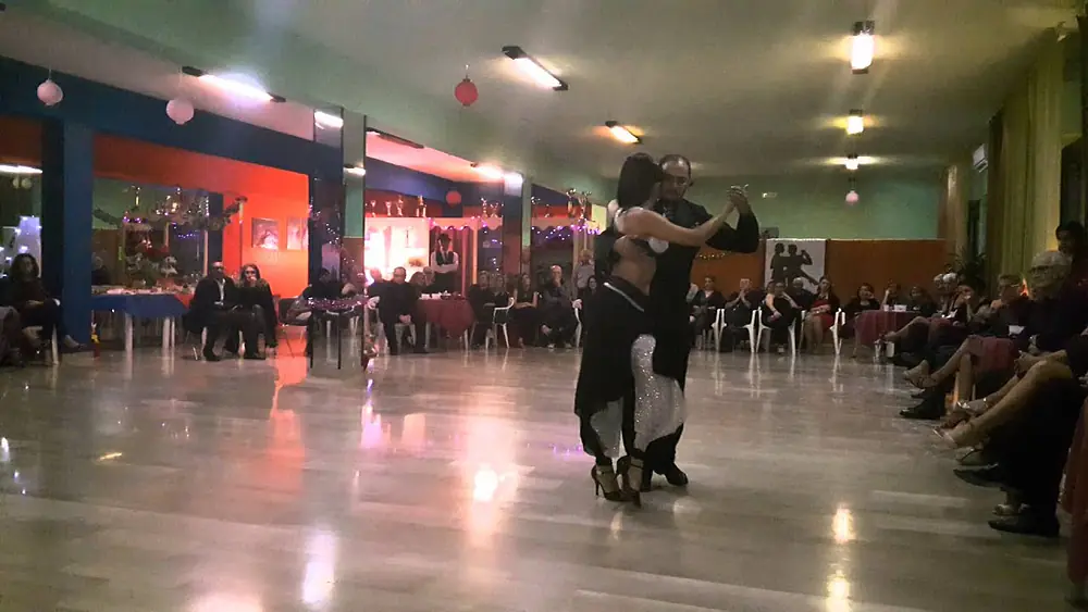 Video thumbnail for Esibizione di Nora Witanowsky y Juan Carlos Martinez  alla milonga del Valentino a Matera
