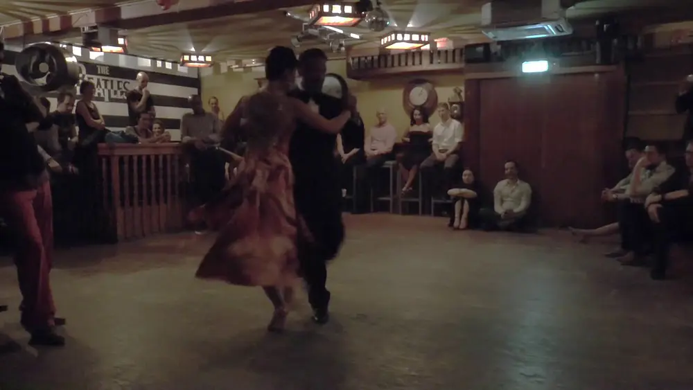 Video thumbnail for Fabian Peralta & Josefina Bermudez in Milonga Porteña "El Tigre Millan"J.d'Arienzo