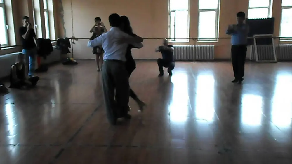 Video thumbnail for Clase de tango salon Sebastian Achaval Roxana Suarez Istanbul 2013