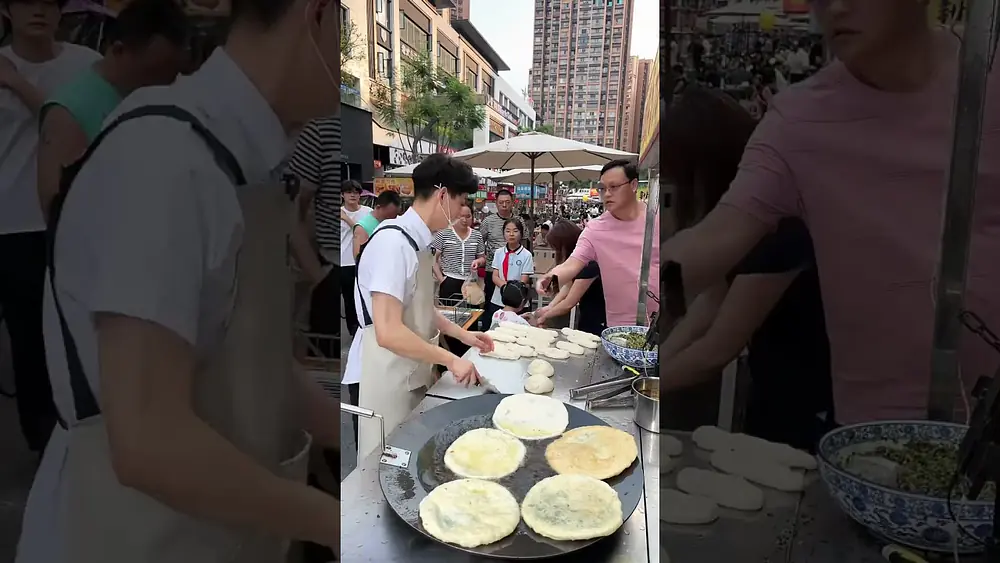 Video thumbnail of Set up a street stall to make and sell scallion pancakes to earn money. #A money - making business