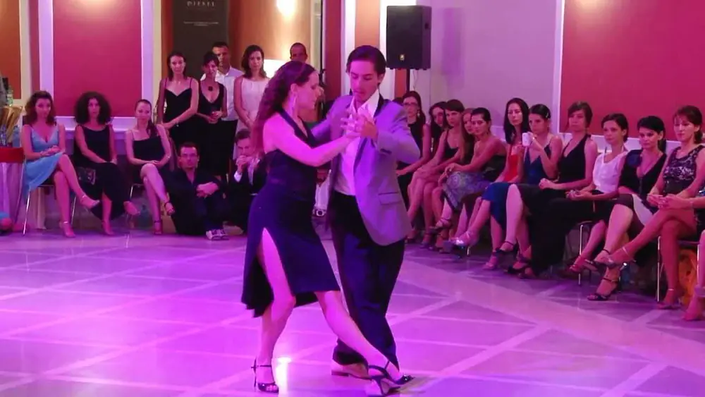 Video thumbnail for Sigrid Van Tilbeurgh y Dominic Bridge - Tango Cazino 2012 - 2/5