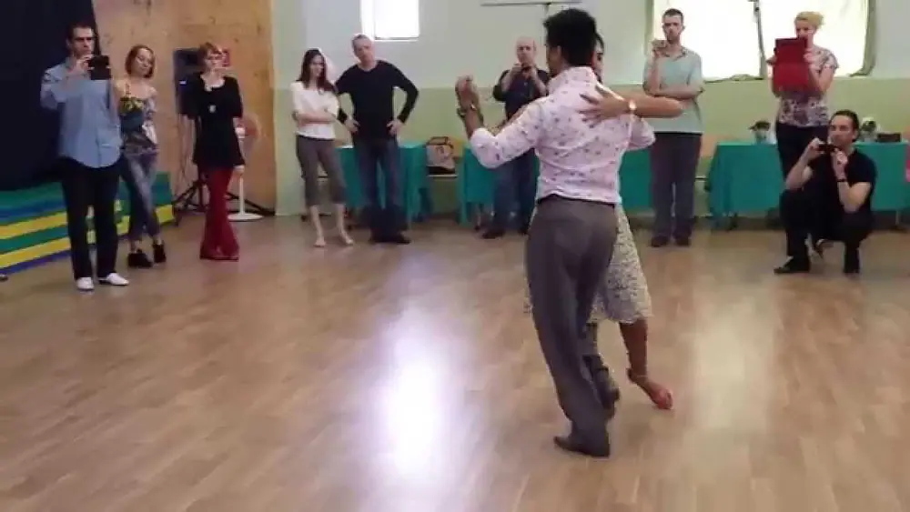 Video thumbnail for Sebastián Achaval and Roxana Suarez - Enrosques, argentine tango lesson (2014 Riga Tango Fiesta, LV)