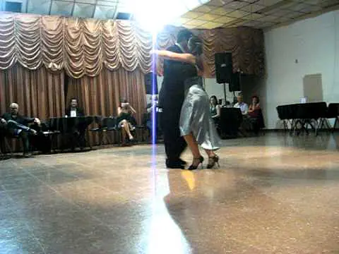 Video thumbnail for Diego Converti & Graciela Gamba    Dichas que vivi   Rodolfo Biagi canta Andres Falgàs y Teofilo Ibañez   Milonga El Abrazo   La Plata   20 11 2010