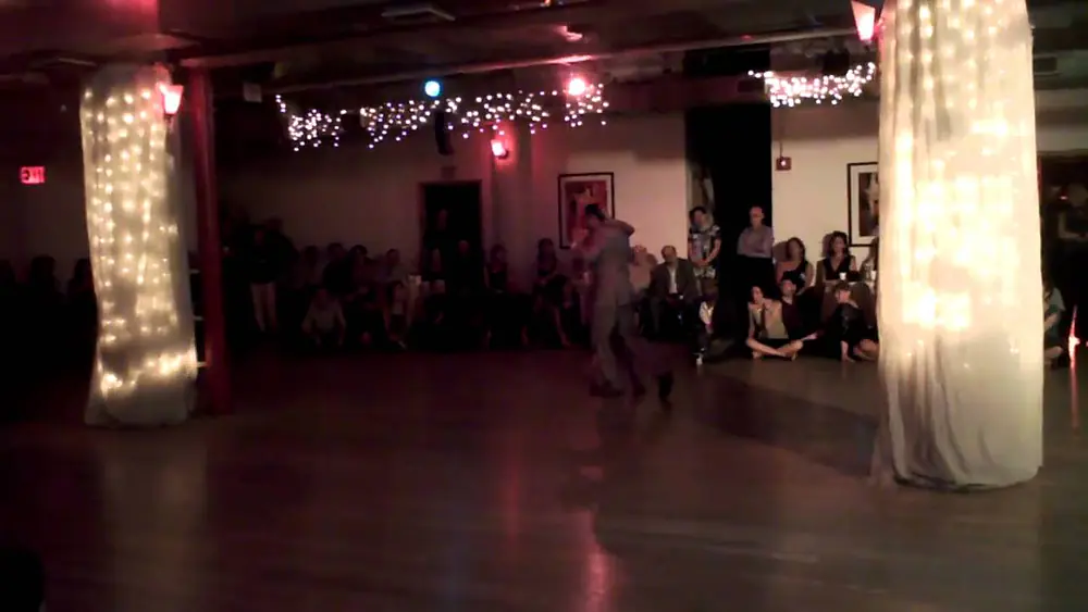 Video thumbnail for Argentine tango performers Claudio Villagra & Romina Levin (1)