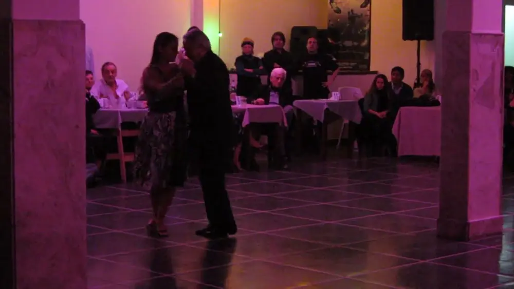 Video thumbnail for Eduardo Pareja y Laura Grandi / Milonga Floreal / Buenos Aires 2012