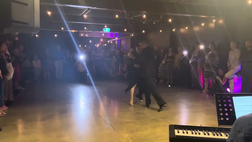 Video thumbnail for Sumire Muramoto &Leandro Haeder Tango impro. -1/2 - El Día Que Me Quieras by AsatoPais-