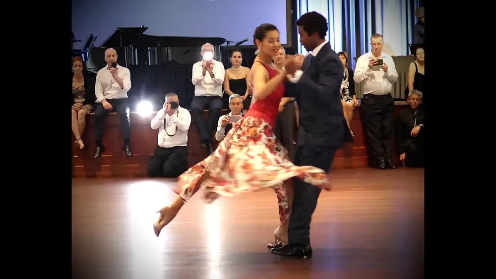 Video thumbnail for Silvini Tse y Julio Alvarez Brisbane Moonlight Tango Dance Performance 1