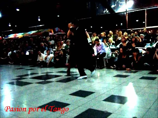 Video thumbnail for CORINA DE LA ROSA Y JULIO BALMACEDA BAILANDO EL VALS DESDE EL ALMA EN LA MAQUINA TANGUERA MILONGA