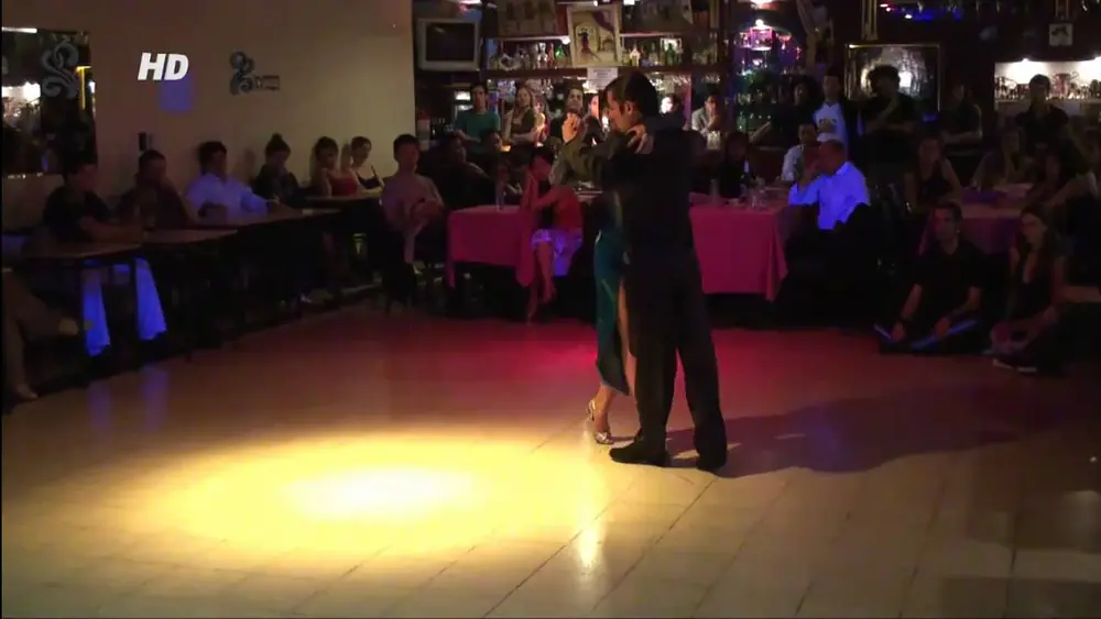 Video thumbnail for Neri Luciano Piliu y Yanina Quiñones tango Pasional en Milonga 10 Oct 2010