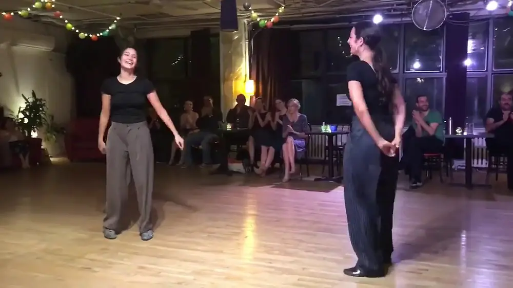 Video thumbnail for Pamela Bravo y Melina Mistral - Studio Tango 3/3 (milonga)
