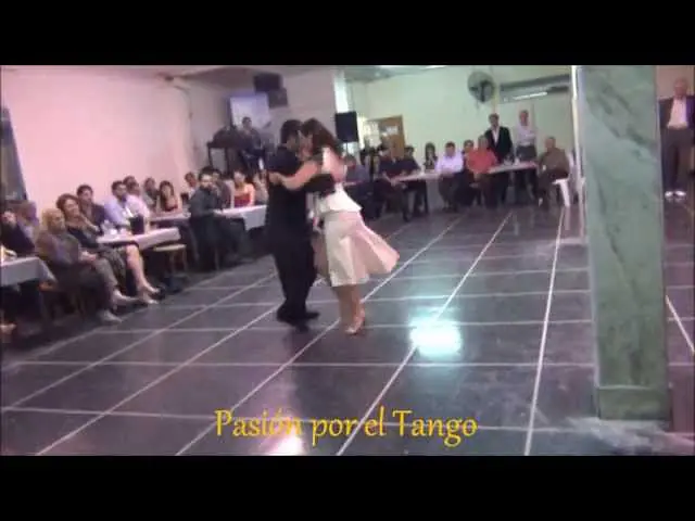 Video thumbnail for PAO SANZ y FACUNDO DE LA CRUZ Bailando el Vals RECUERDO en FLOREAL MILONGA