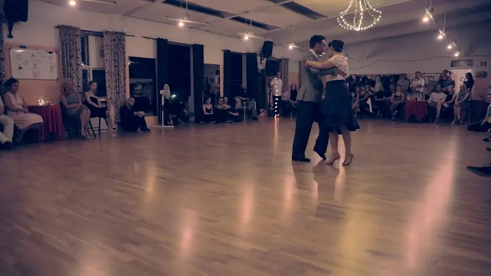 Video thumbnail for Anna Sol and Martin Nymann Pedersen dancing to A las cinco en La Giralda by Los Cosos de al Lao