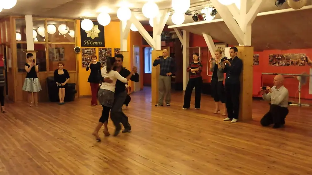 Video thumbnail for Sebastián Achaval and Roxana Suarez - Dynamics, argentine tango lesson (2014 Riga Tango Fiesta, LV)
