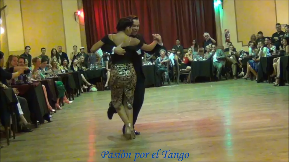 Video thumbnail for CARLA ESPINOZA y GABRIEL MISSÈ Bailando el Tango EL FLETE en YIRA YIRA MILONGA
