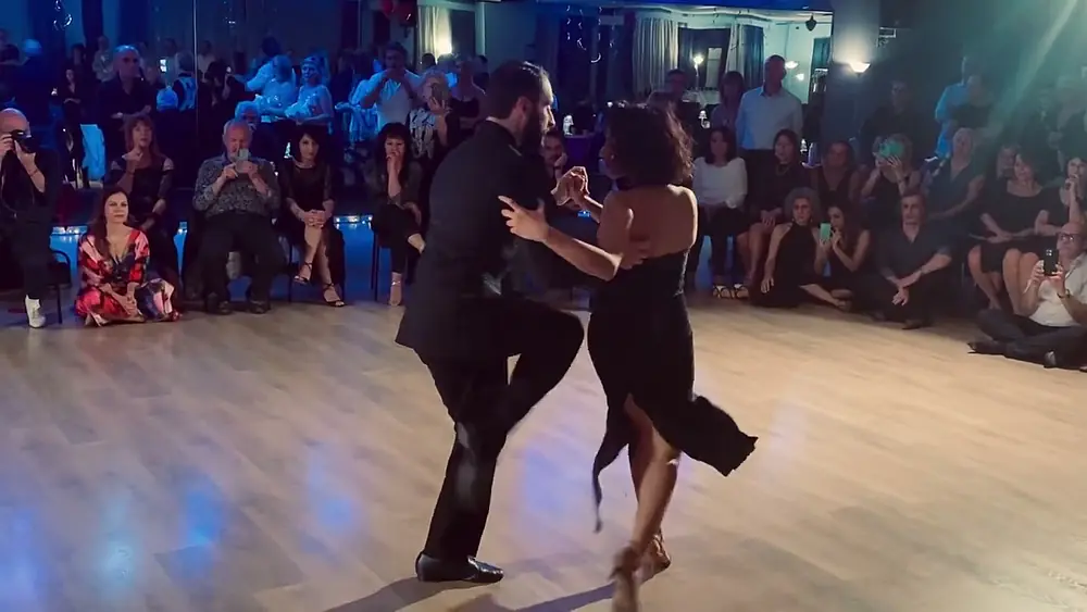 Video thumbnail for Gianpiero Galdi y Lorena Tarantino  - "Olvidame"  - Orquesta Juan D'Arienzo