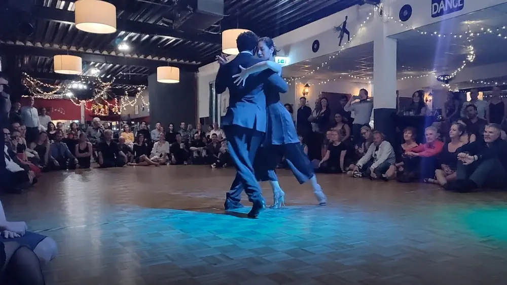 Video thumbnail for Silvina Tse & Julio Alvarez - Mañana zarpa un Barco