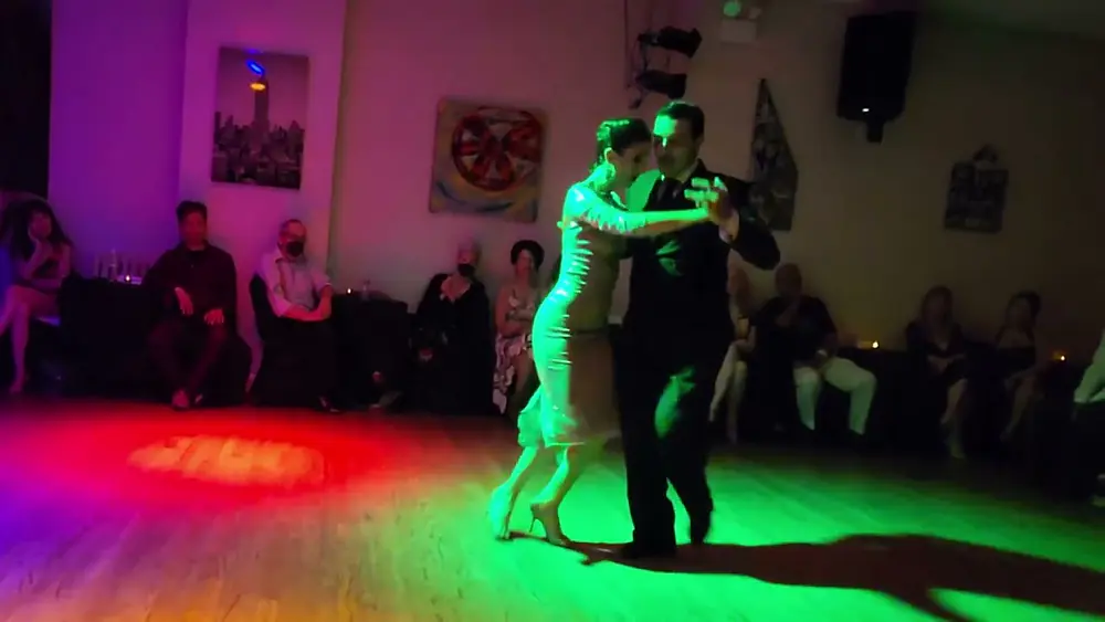 Video thumbnail for Argentine tango: Florencia Borgnia  & Marcos Pereira - Cacareando