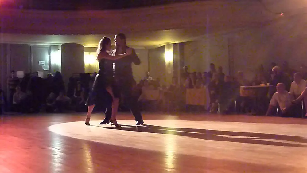 Video thumbnail for 2 M Belén GIACHELLO y Diego RIEMER 8Renversé LILLE janv 2013