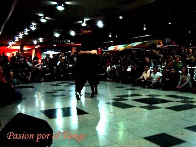 Video thumbnail for CORINA DE LA ROSA Y JULIO BALMACEDA  EN LA MAQUINA TANGUERA MILONGA