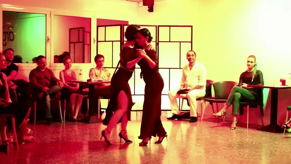 Video thumbnail for Corina Herrera e Inés Muzzopappa - Sacale Punta - Milonga - Orquesta de Edgardo Donato