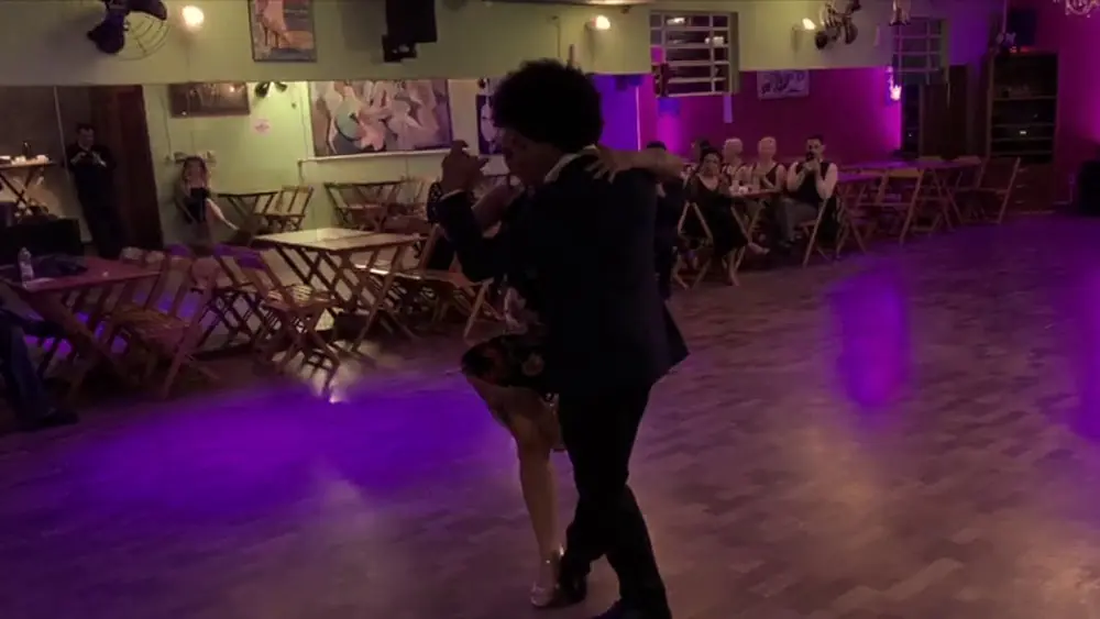 Video thumbnail for Vinicius Souza y Gaby Mataloni en Milonga La Popular, São Paulo 2/3