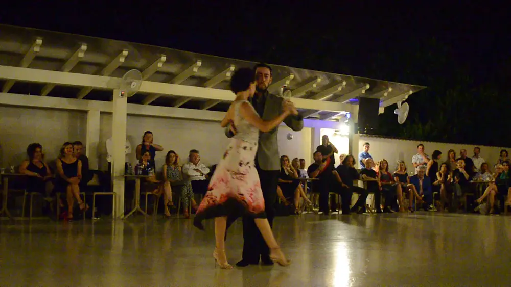 Video thumbnail for Walter Suquia y Ayelen Sánchez @Milonga La Rotonda 1/4
