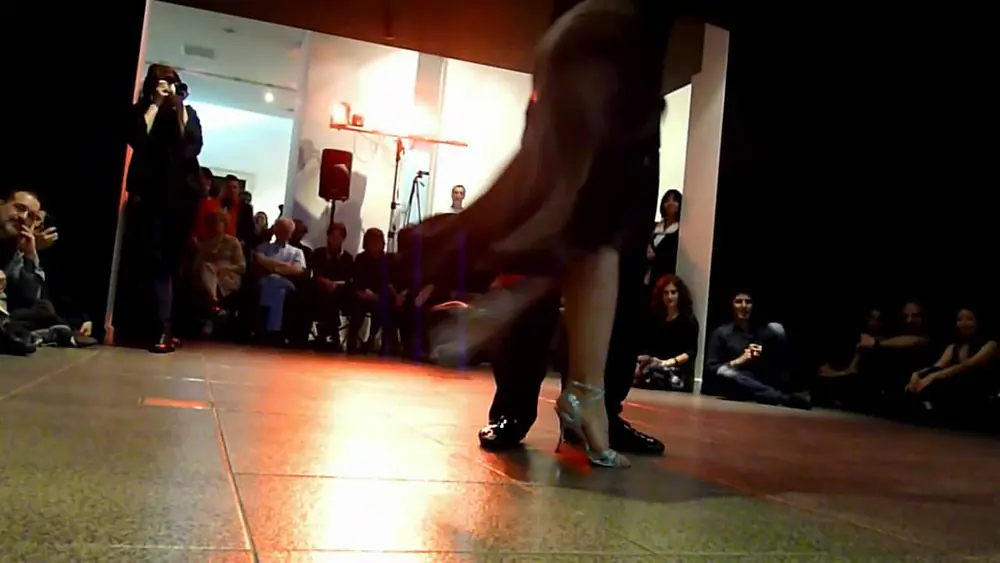 Video thumbnail for 4  Milonga del Patio presenta: Fernando Carrasco & Jimena Hoeffner  El latigo