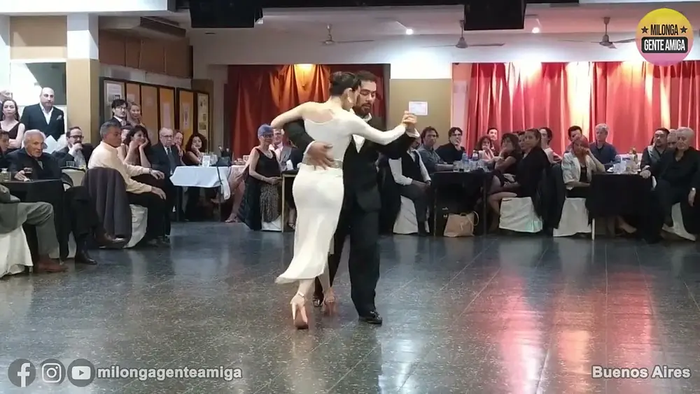 Video thumbnail for Natalia Hassan y Leonel Mendieta - Milonga Gente Amiga 2022 (2/3)