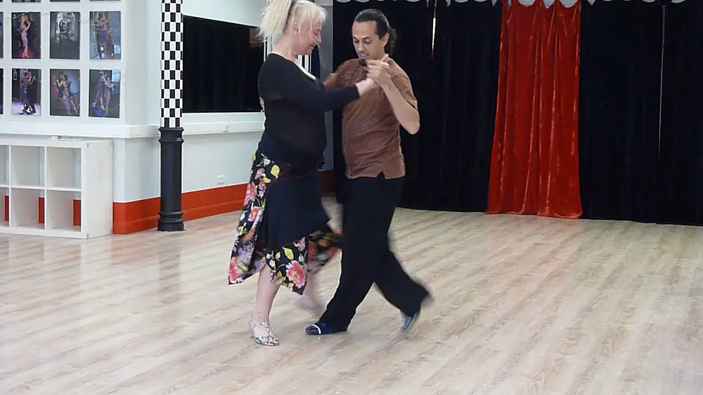 Video thumbnail for Juan Alba (BA) y Elvira Malishevskaya (SPb) - tango-vals 2