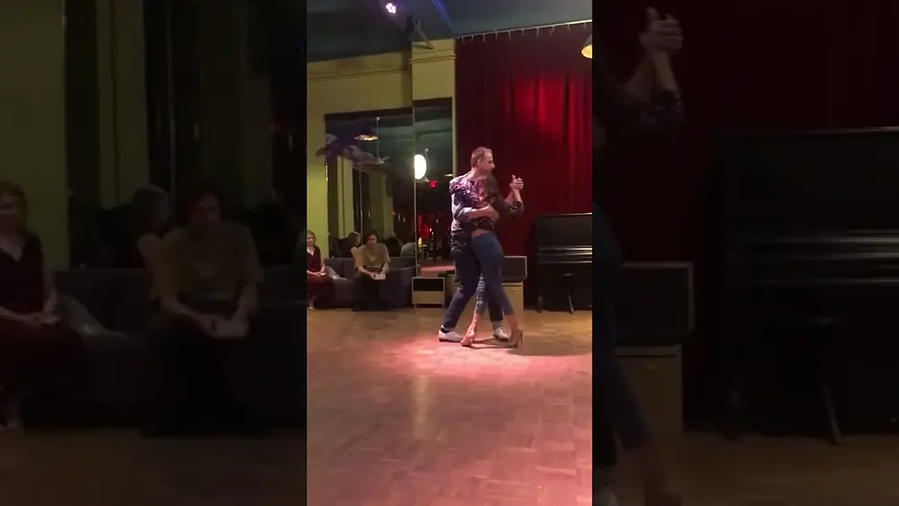 Video thumbnail for Estilo Milonguero Drehungen mit Silvana Anfossi & Rafael Busch Class Demo