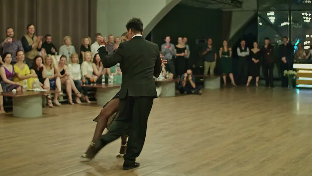 Video thumbnail for Roxana Suarez and Sebastian Achaval – Yapeyu by Juan D'Arienzo. 4/4 #SebastianyRoxana