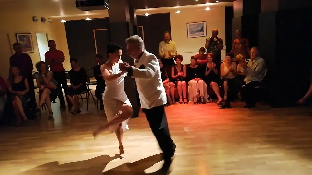 Video thumbnail for Paula Franciotti y Orlando Scarpelli - Tango Demo 2° parte - Francia.