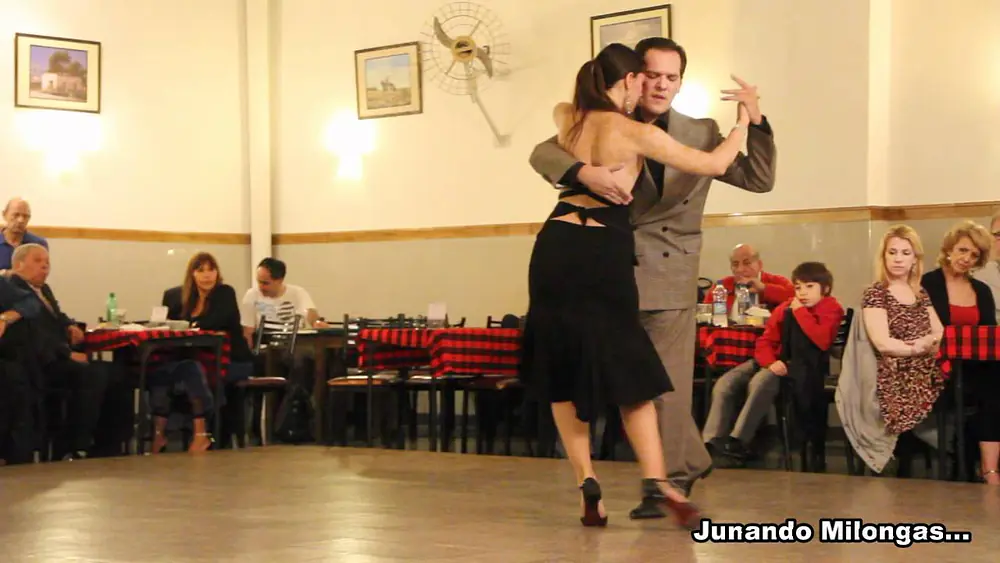 Video thumbnail for PANCHO MARTINEZ PEY Y NATASHA LEWINGER en LA BALDOSA (Tango)