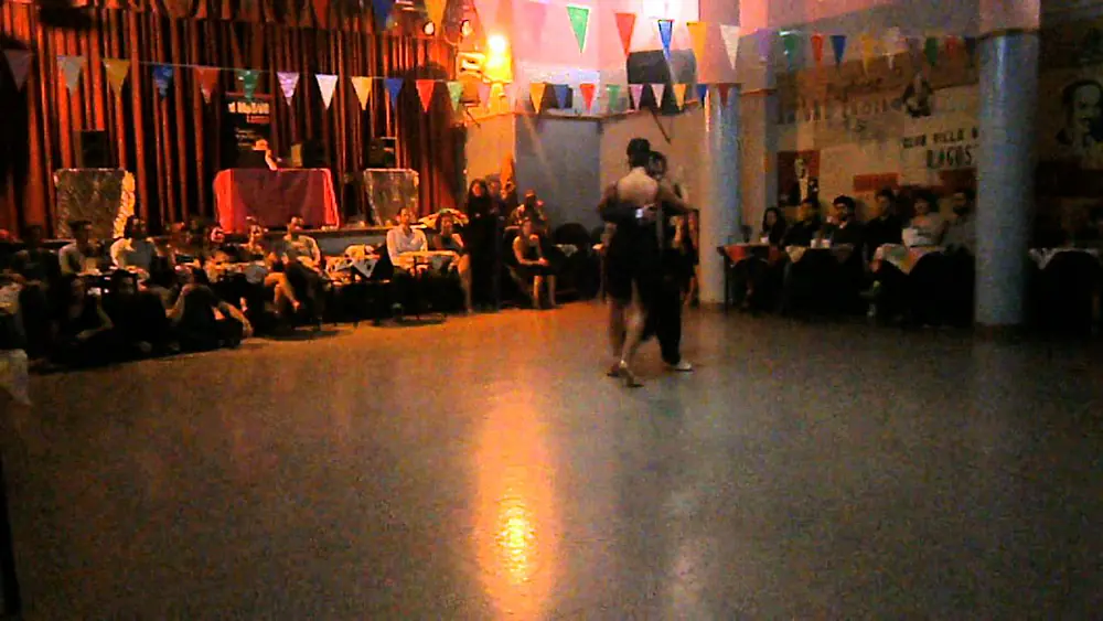 Video thumbnail for Moira Castellano y Gaston Torelli en El Motivo Tango, 21/7/14