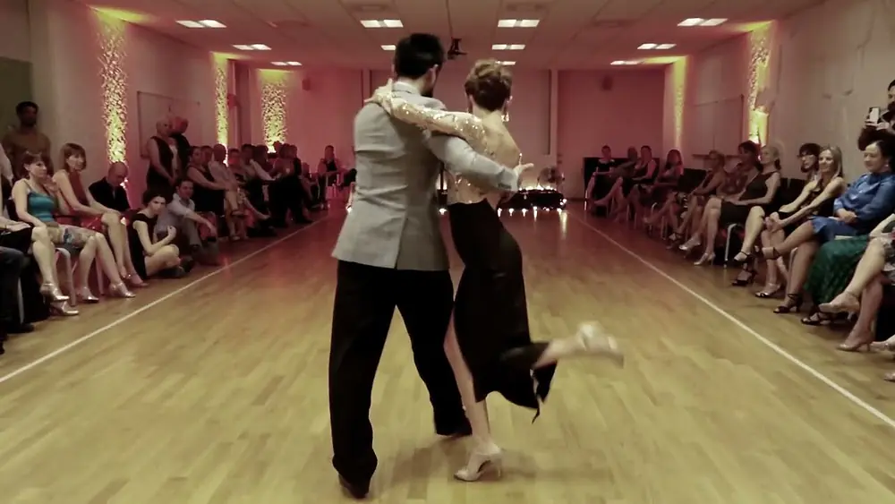 Video thumbnail for Germán Ballejo & Magdalena Gutierrez dance Aníbal Troilo's Guapeando