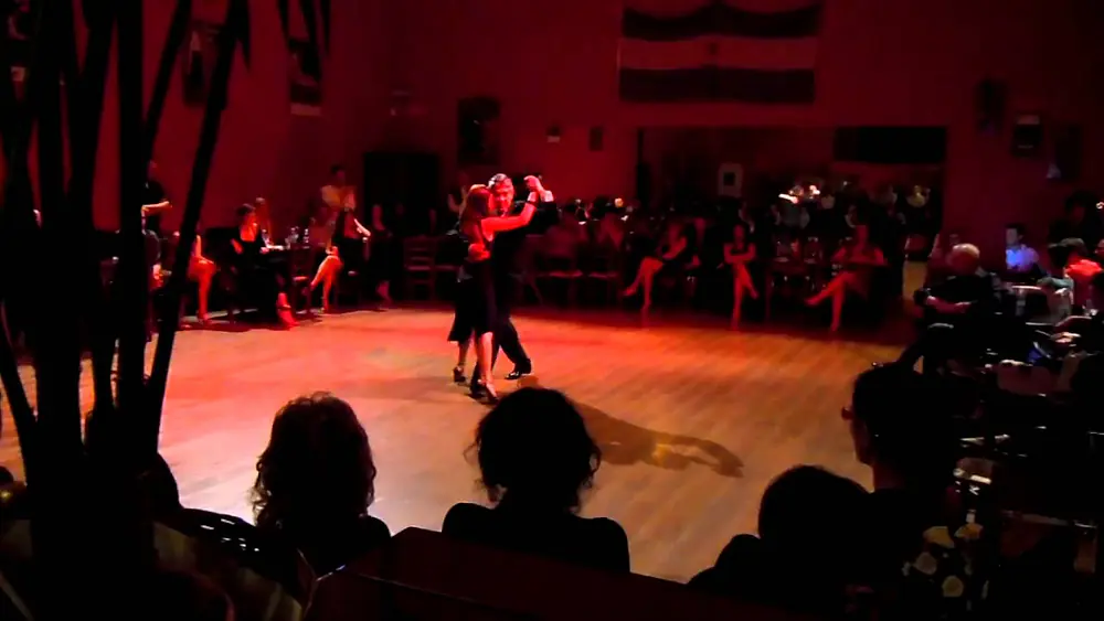 Video thumbnail for Esibizione di  Osvaldo Roldan e Anna Maria Ferrara - Carmìn Cafè - 2/4/2011