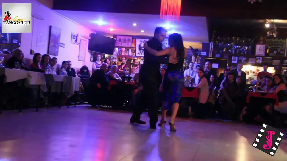 Video thumbnail for CLARISA ARAGON Y JONATHAN SAAVEDRA en el Tango Club 02