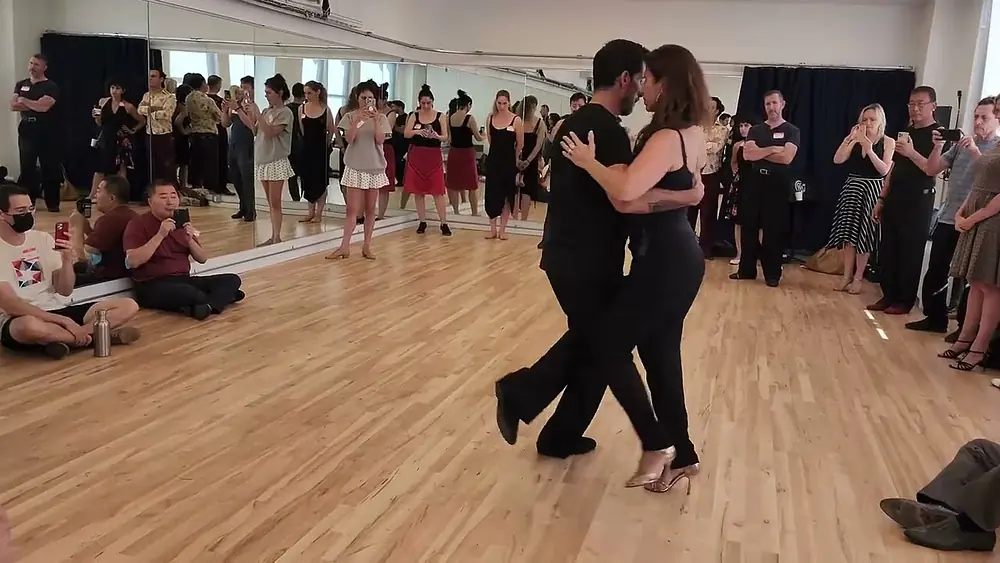 Video thumbnail for Argentine tango workshop -variación: Virginia Gómez & Christian Márquez “Los Totis” - El Flete