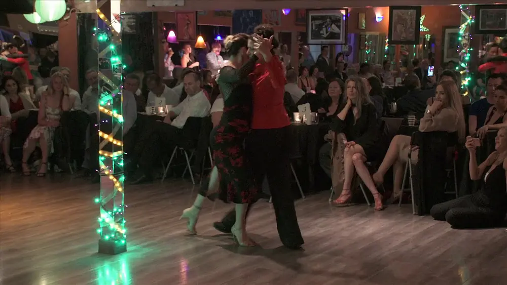 Video thumbnail for Mariana Lopez Cattini and Laura Smart at Milonga Corazón 3/3