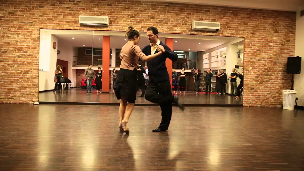 Video thumbnail for Cristina Scimé e Hernán Brusa _ impro Tango 27.01.2016