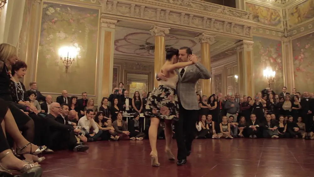 Video thumbnail for Yanina Quiñones & Neri Piliu - Catania Tango delle Feste 2016 Gran Galà - (1/3)