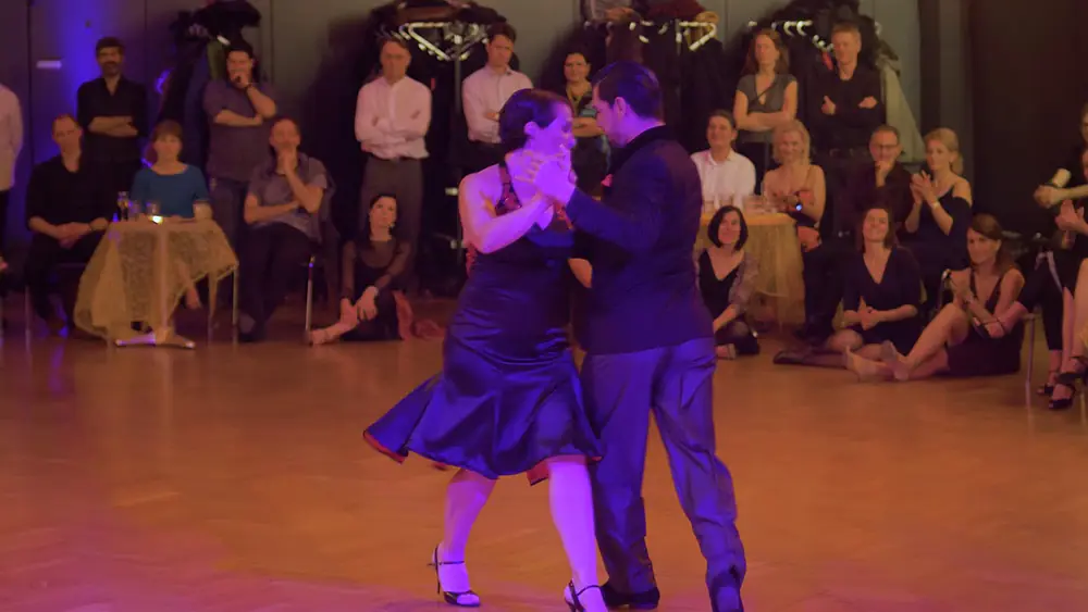 Video thumbnail for Corina De la Rosa y Alejandro Andrian bailan "Una Lagrimita" por Varela en Basel