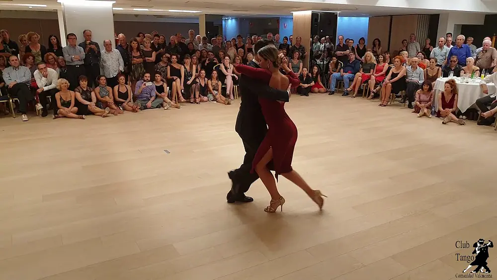 Video thumbnail for Stephanie Fesneau & Fausto Carpino  XVII Encuentro Internacional Tango Valencia 2019 2/3
