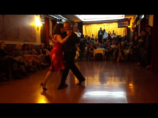 Video thumbnail for Juana García y Julio Robles - "Bajo un Cielo de Estrellas"