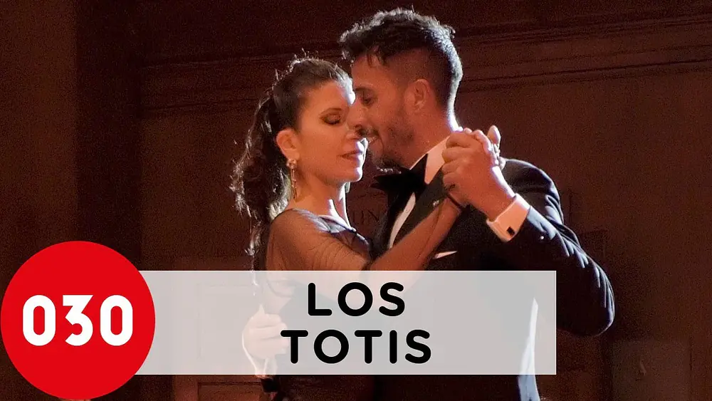 Video thumbnail for Virginia Gomez and Christian Marquez – Bolada de aficionado #LosTotis