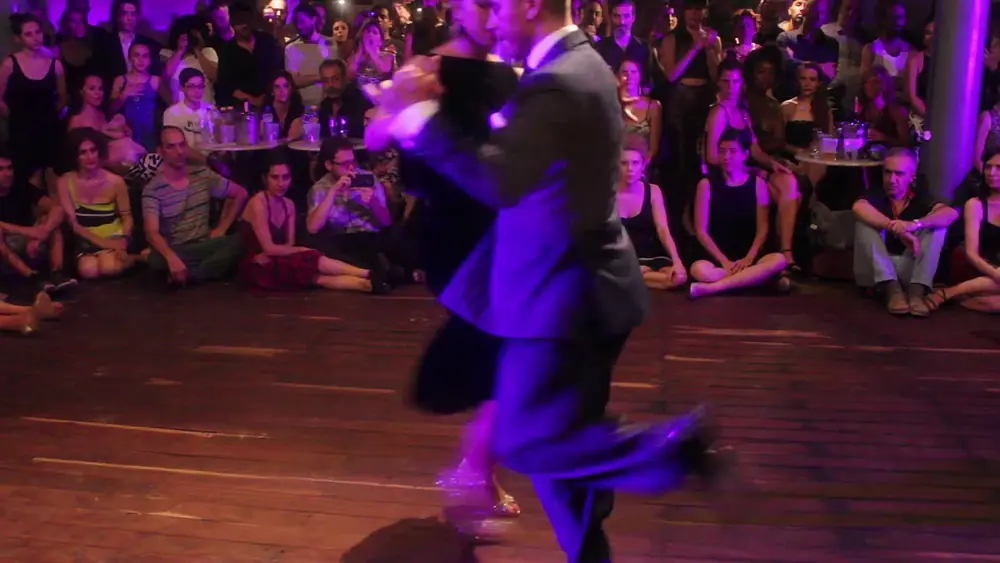 Video thumbnail for Roxana Suárez y Sebastián Achával - 22/12/2017 - Milonga de los Trabajadores del Tango Danza 2/5