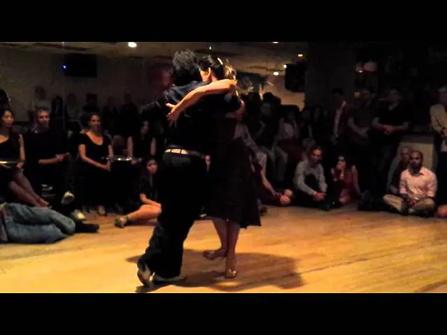 Video thumbnail for Argentine tango: Tomás Corbalán  & Yamila Ivonne - Buscándote (lyrics)