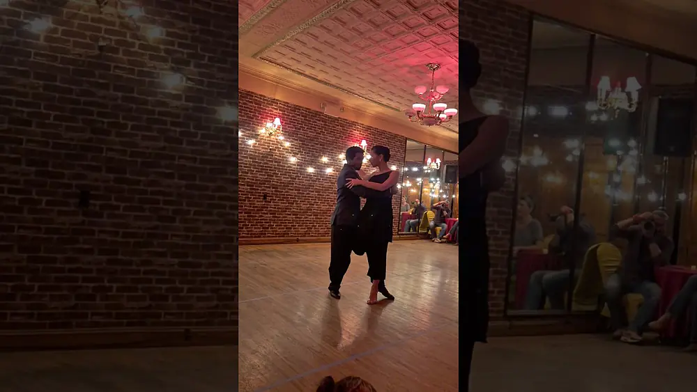 Video thumbnail for Free tango style to the sweet notes of a Zamba. Silvina Tse y Julio Alvarez