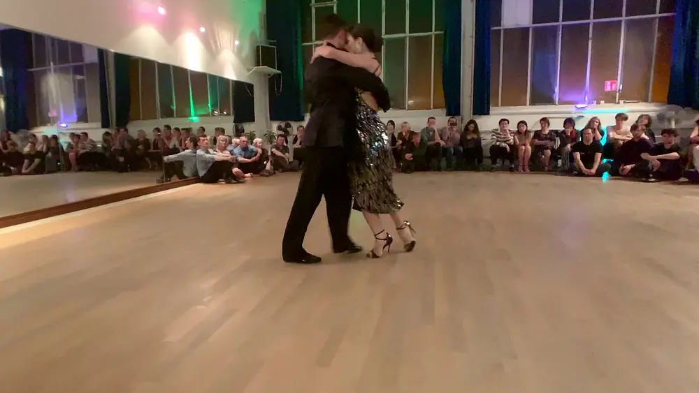 Video thumbnail for Marianna Koutandou and Vaggelis Hatzopoulos  - Si supiera que la extraño - 1/4