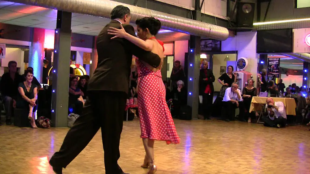 Video thumbnail for Paulina Cazabon et Jose Luis Gonzalez dansent le tango Mandria